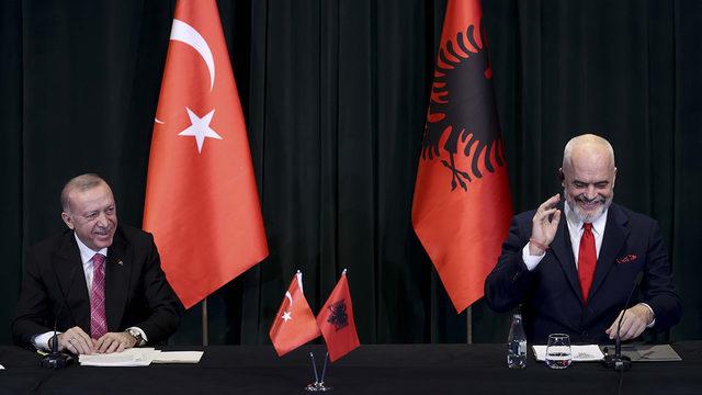 Cumhurbaşkanı Erdoğan'dan Arnavut gazeteciye: Bizi ters köşe yapmak istiyorsun galiba