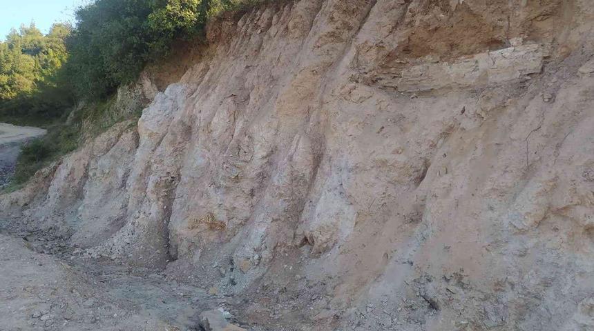 Toprak kayması Roma dönemi mezarını ortaya çıkardı