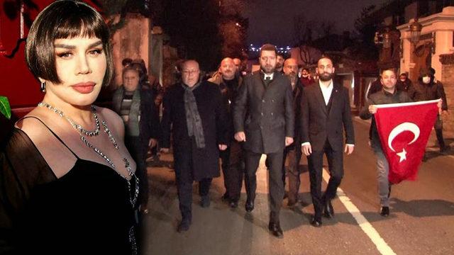 Sezen Aksu'nun evinin önünde Milli Beka Hareketi üyelerinden protesto eylemi