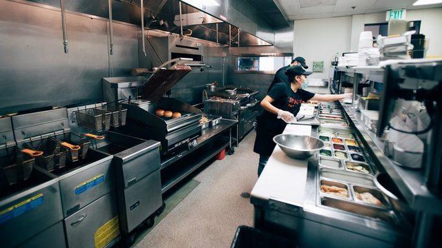 C3 ABD çapında 800 mutfak işletiyor