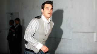 Robbie Williams'tan bekaret itirafı! Annesinin yatağında 'saniyeler içinde' kaybettiğini açıkladı