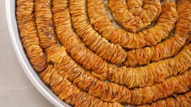 Baklavanın en kolay hali: Karadeniz'den koca karı gerdanı tatlısı tarifi