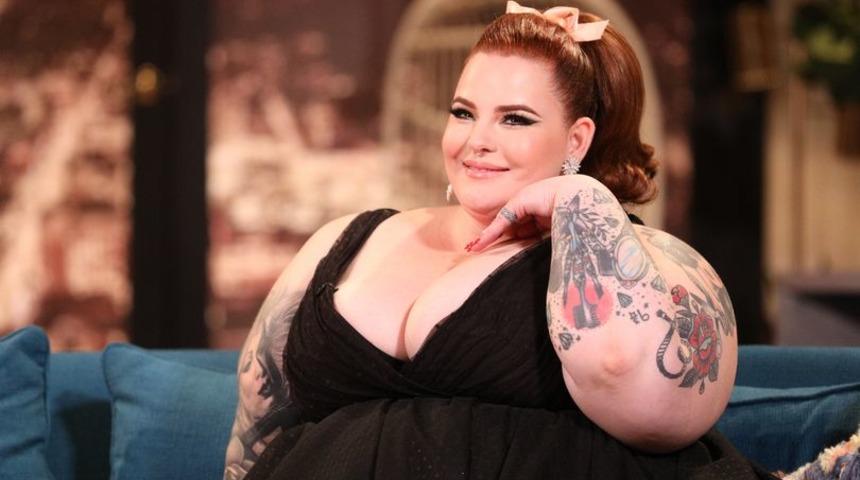 Büyük beden model Tess Holiday, insanlar ona inanmadığında anoreksiya ile mücadele ettiğini söyledi 