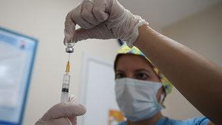 Koronavirüs aşısı olan çok sayıda kişi isyan ediyordu! Sebebi ortaya çıktı…