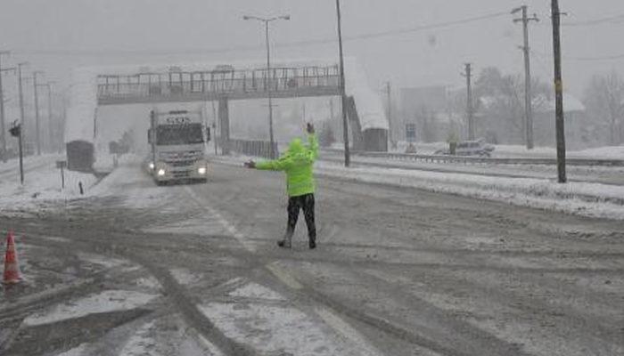 Son dakika: İstanbul'un yanı başında yoğun kar yağışı! Geçişlere izin verilmiyor