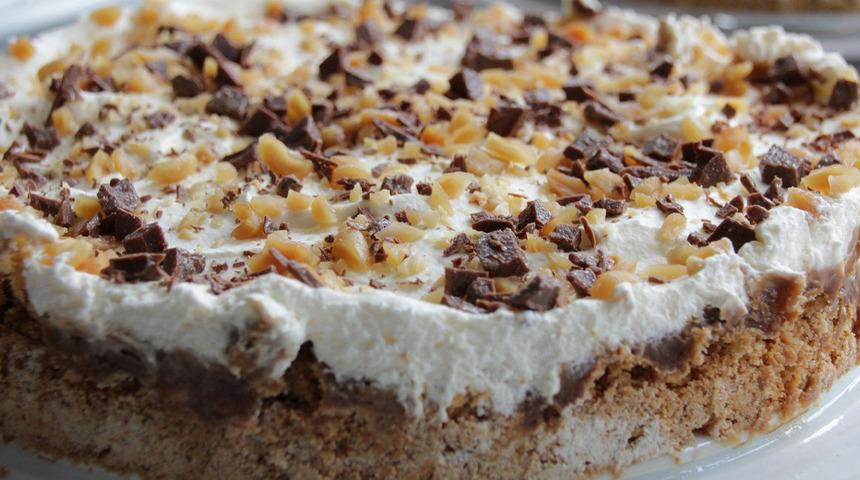 Kat kat krem şantili ve fıstıklı: Snickers pasta tarifi