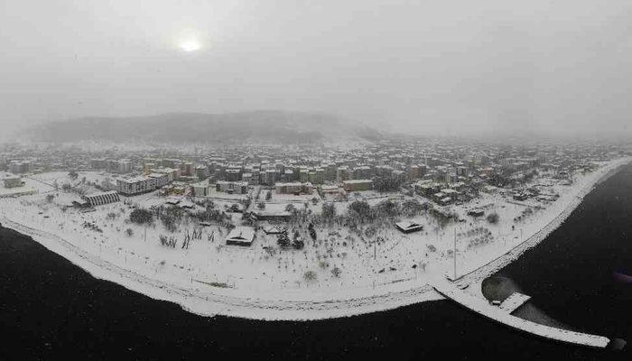 Bitlis’in Tatvan ilçesinde etkili olan kar yağışı kartpostallık görüntüler oluşturdu! Görüntüsüyle hayranlık uyandırdı