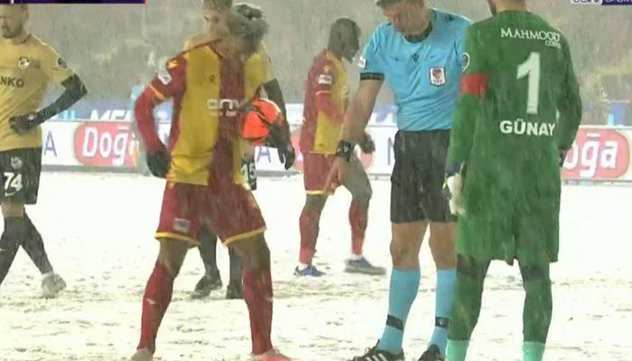 SON DAKİKA: Gaziantep FK - Yeni Malatyaspor maçına damga vuran penaltı anı! Karim Hafez karları temizledi, Furkan Soyalp yerini doldurdu!