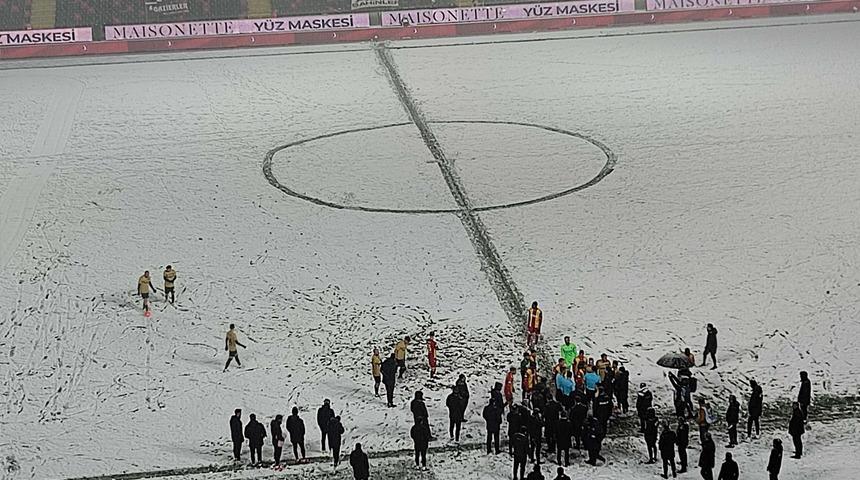 SON DAKİKA: Gaziantep FK-Yeni Malatyaspor maçına kar engeli! Maç ertelendi