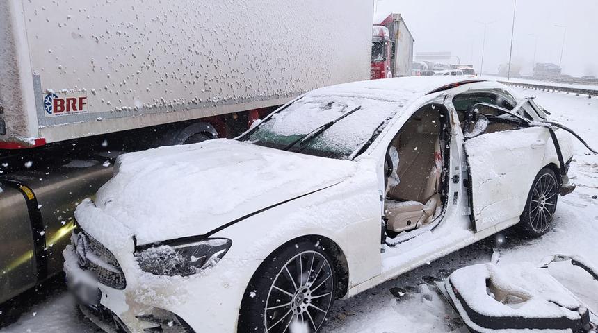 Anadolu Otoyolu'nun Bolu kesiminde feci zincirleme trafik kazaları: 10 yaralı