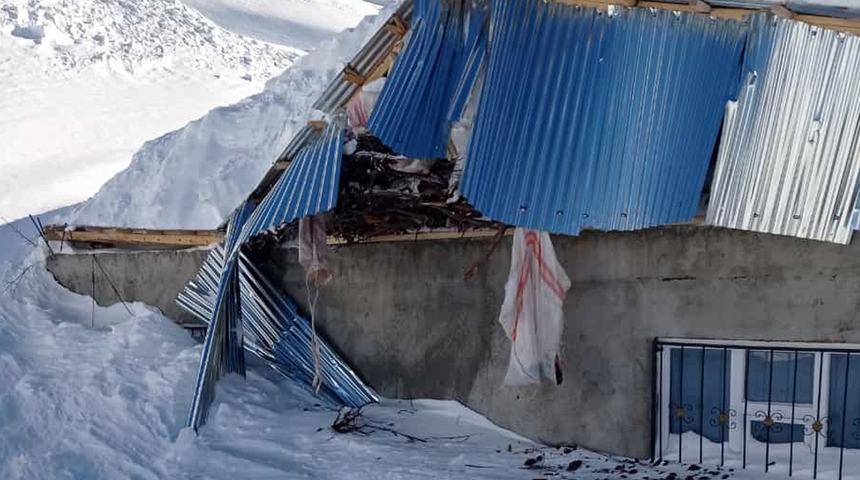Son dakika! Van'da bir evin üzerine çığ düştü