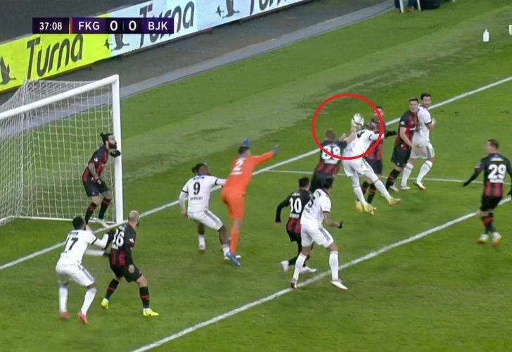 Son dakika... Caner Erkin, Beşiktaş maçına damga vurdu! 'Bilerek penaltı yaptı'