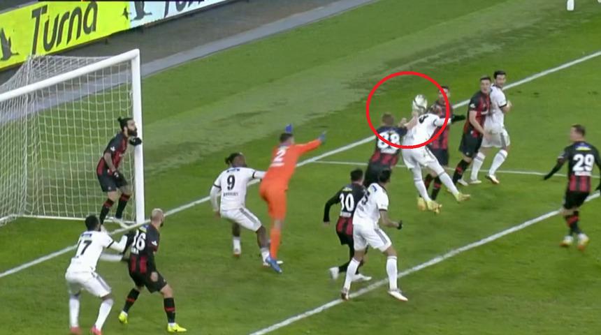 Son dakika... Caner Erkin, Beşiktaş maçına damga vurdu! 'Bilerek penaltı yaptı'