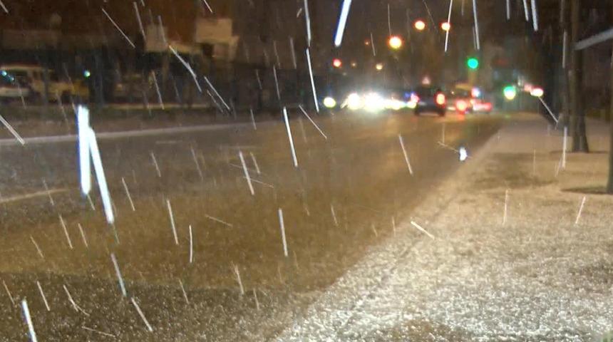 Son dakika: Meteoroloji saat vermişti! İstanbul'da beklenen kar yağışı başladı