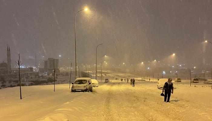 Son Dakika: Gaziantep'i kar vurdu: İl dışına araç çıkışı durduruldu