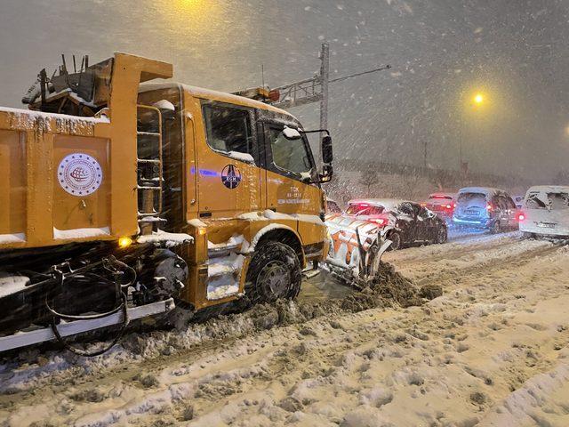 Son dakika: Gaziantep'te kar esareti! TAG Otoyolu kapandı! Vali Gül'den flaş açıklama: 2 bin kişi kurtarıldı - Son Dakika Haberler