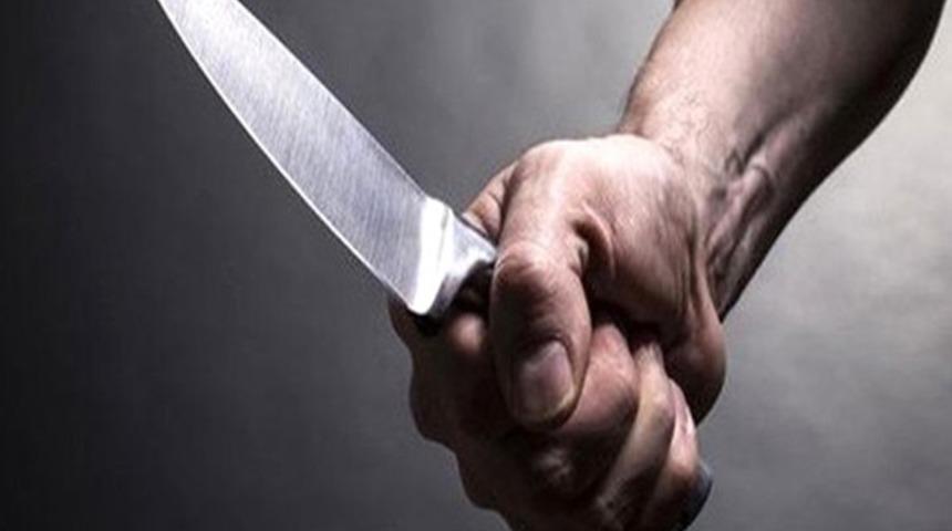 6 aylık hamile eşini 10 yerinden bı&ccedil;akladı