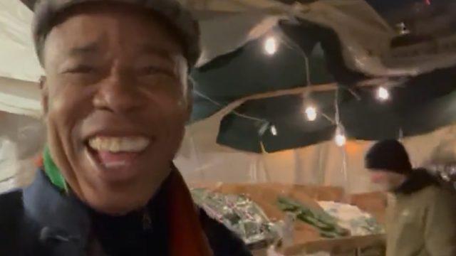 New York Belediye Başkanı Eric Adams alışverişini Türk esnaftan yaptı! Esnafın sözleri damga vurdu