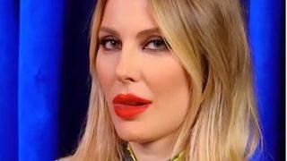 Ünlü sunucu Hande Sarıoğlu'nun arkadaşı mağazada kalça dansı yaptı! ''Normal değiliz''