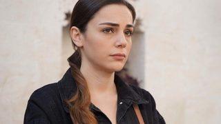 Kalp Yarası'nın Ayşe'si Yağmur Tanrısevsin yatak odası pozuyla beğeni topladı