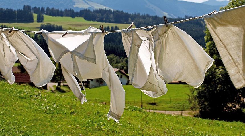 Beyazlarınızın sararması sizi yıldırmasın! İlk g&uuml;nk&uuml; gibi bembeyaz tutmanın p&uuml;f noktalarına g&ouml;z atın...