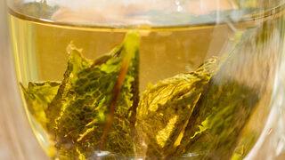 Kokusuyla ferahlatan nanenin çayını hiç denediniz mi? Her derde deva nane çayının yapımı ve saymakla bitmeyen faydaları sizlerle!