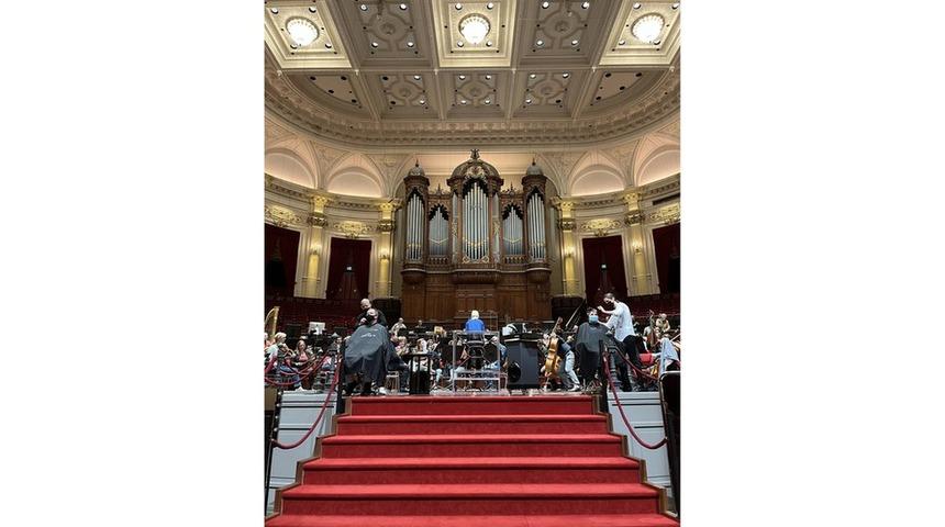 Hollanda&rsquo;da h&uuml;k&uuml;mete 'Covid &ouml;nlemleri' tepkisi: Tiyatro ve konser salonları bir g&uuml;nl&uuml;ğ&uuml;ne g&uuml;zellik salonu ve kuaf&ouml;r oldu