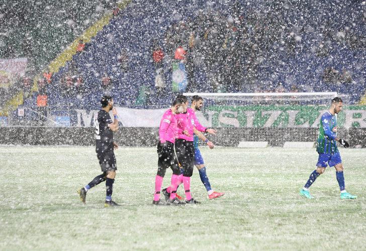 Son dakika: Çaykur Rizespor - Antalyaspor maçına kar engeli! Maç resmen ertelendi