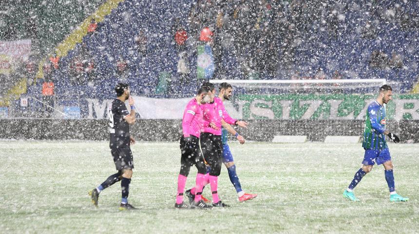 Son dakika: Çaykur Rizespor - Antalyaspor maçına kar engeli! Maç resmen ertelendi