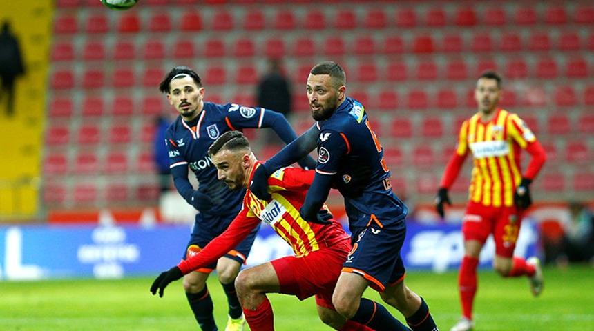 Son dakika: Emre Belözoğlu ilk mağlubiyetini aldı! Kayserispor, Başakşehir'i devirdi