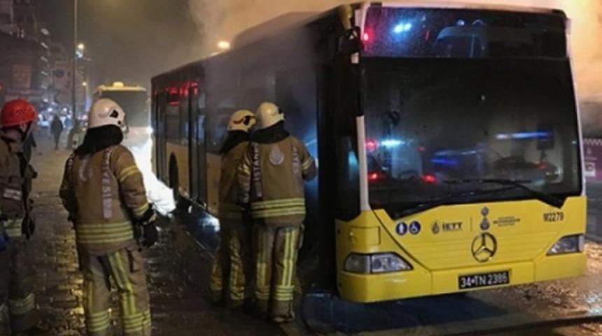 Kadıköy'de İETT otobüsünde yangın! Yolcuların dikkati faciayı önledi