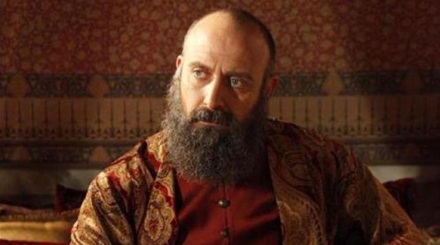 Muhteşem Y&uuml;zyıl&rsquo;da fırtınalar kopuyor!