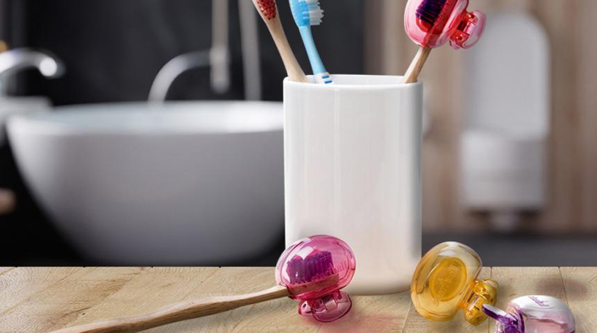 Sadece dişleri fırçalamak yeterli mi? Diş fırçasındaki görünmez tehlike