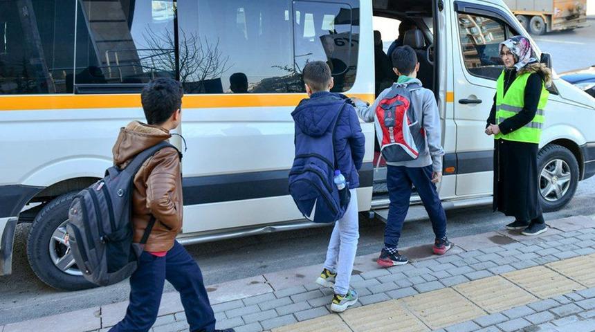 Okul servislerine gelen zamlar velileri isyan ettirdi! Whatsapp mesajı bile ücretli…