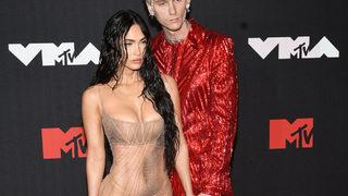 Machine Gun Kelly Megan Fox'a dikenli nişan yüzüğü tasarlamış! Kanlarını içerek nişanlanmışlardı