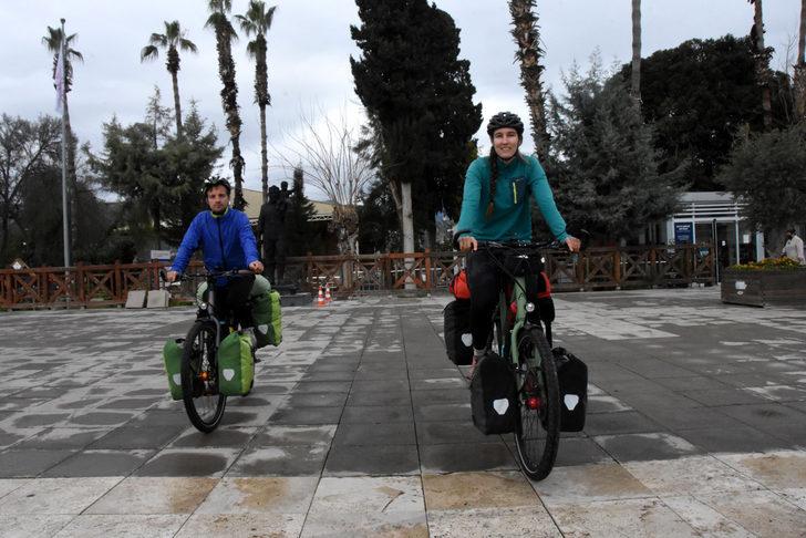 Balayında bisiklet turuna çıkan çift, 6 bin kilometre pedal çevirip Antalya’ya geldi G5