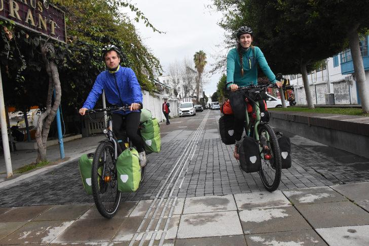 Balayında bisiklet turuna çıkan çift, 6 bin kilometre pedal çevirip Antalya’ya geldi G3