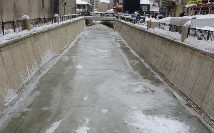 Ne Erzurum, ne Van! Bu kente, 3 yıl aradan sonra kar yağdı, 30 santimetreyi geçti G1