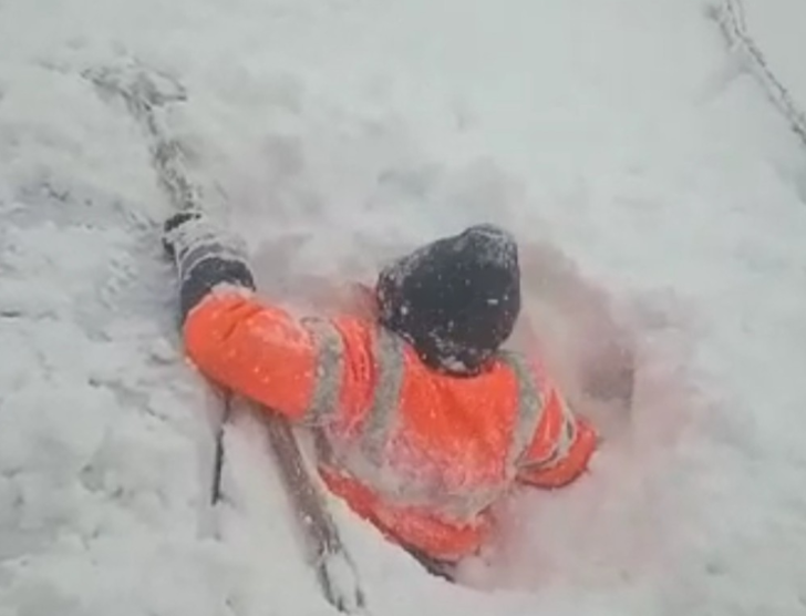 Ne Erzurum, ne Van! Bu kente, 3 yıl aradan sonra kar yağdı, 30 santimetreyi geçti G5