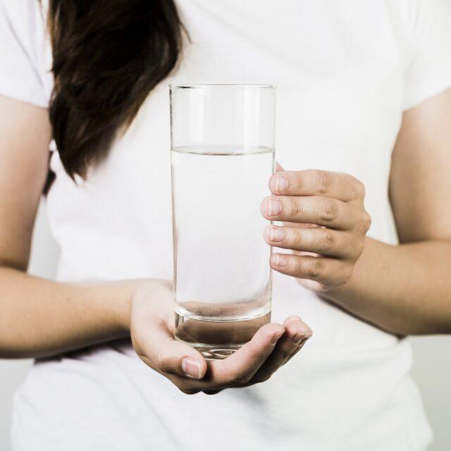 1642623280_female_hands_glass_water