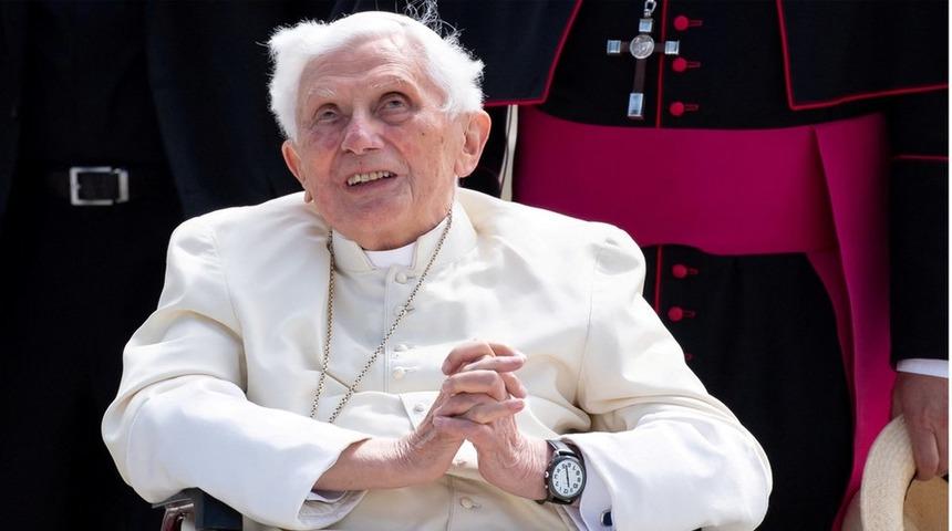Eski Papa 16. Benediktus Almanya'da &ccedil;ocuk istismarına g&ouml;z yummukla su&ccedil;landı