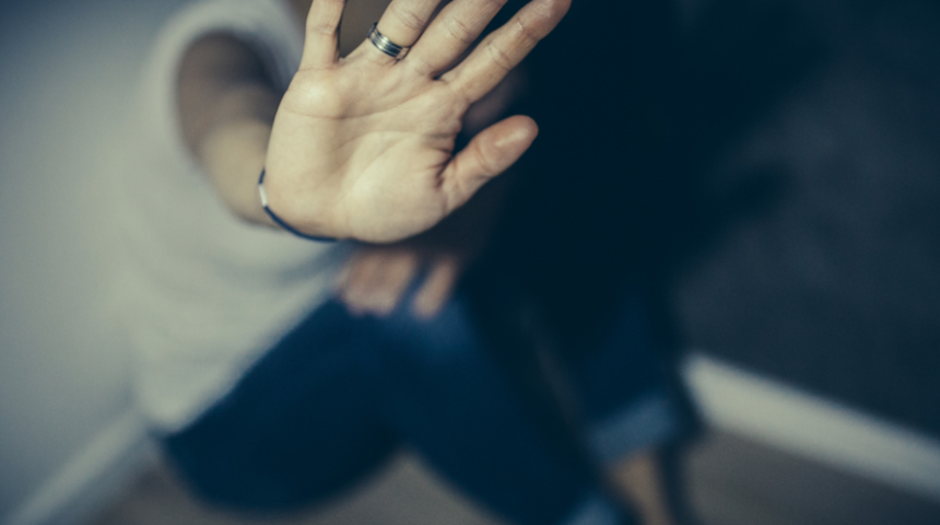 Kocaeli'de akılalmaz olay! ''Sana cinler musallat olmuş'' deyip cinsel içerikli video istedi... Pes dedirten savunma: Kasık bölgesine dokundum