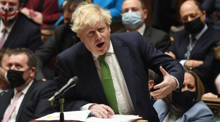 İngiltere'de 'Başbakan Johnson istifa etmeli' diyen iktidar partisinin milletvekilinden h&uuml;k&uuml;mete 'şantaj' su&ccedil;laması