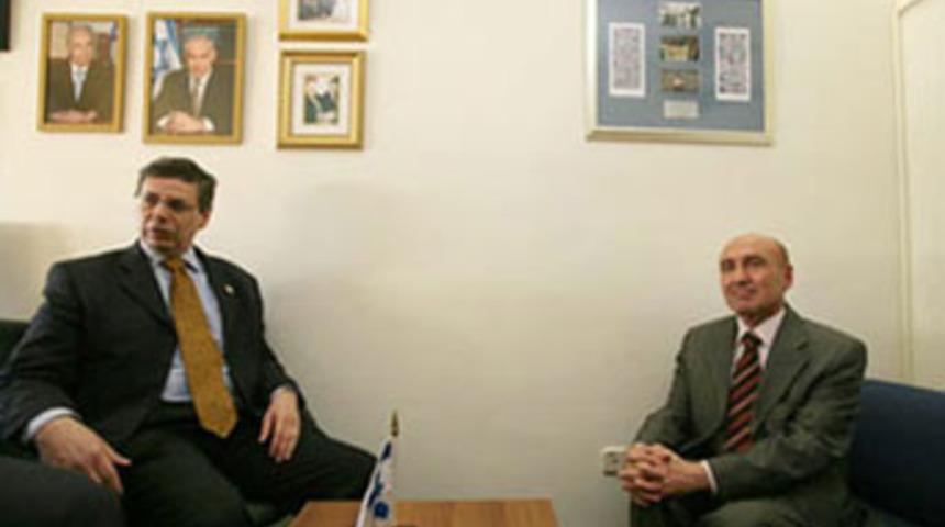 St. Petersburg'da 'al&ccedil;ak koltuk' misillemesi