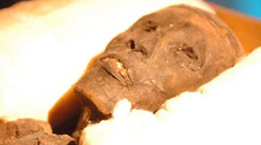 Tutankamon&rsquo;un sırrı &ccedil;&ouml;z&uuml;ld&uuml;