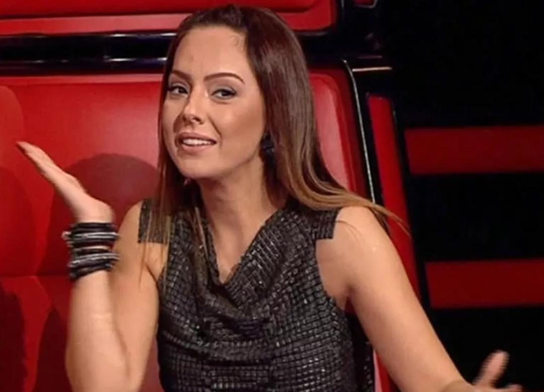 Ebru G&uuml;ndeş g&ouml;zlerden uzak tutuyor! Kızı Alara aynı annesi