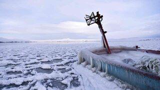 40 kilometrekarelik alana sahip Nazik Gölü dondu! Ortaya kartpostallık görüntüler oluşturdu
