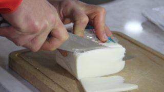 Uzmanlardan çok ciddi uyarı! 1 kilo sütten 1 buçuk kilo kaşar peyniri hilesine aldanmayın: Yediğiniz şey...