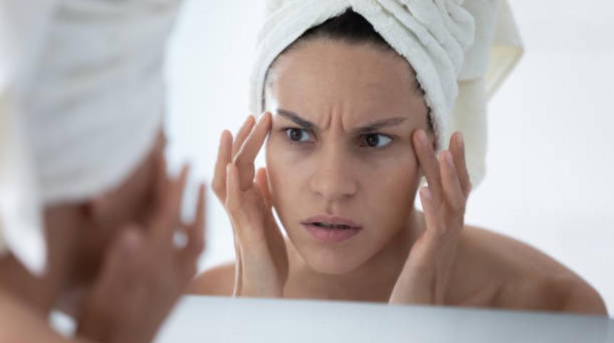 Bildiğiniz t&uuml;m yanlışların doğrusunu &ouml;ğrenmeye hazır olun! Yanlış bilinen g&uuml;zellik ve bakım uygulamaları sizlerle...