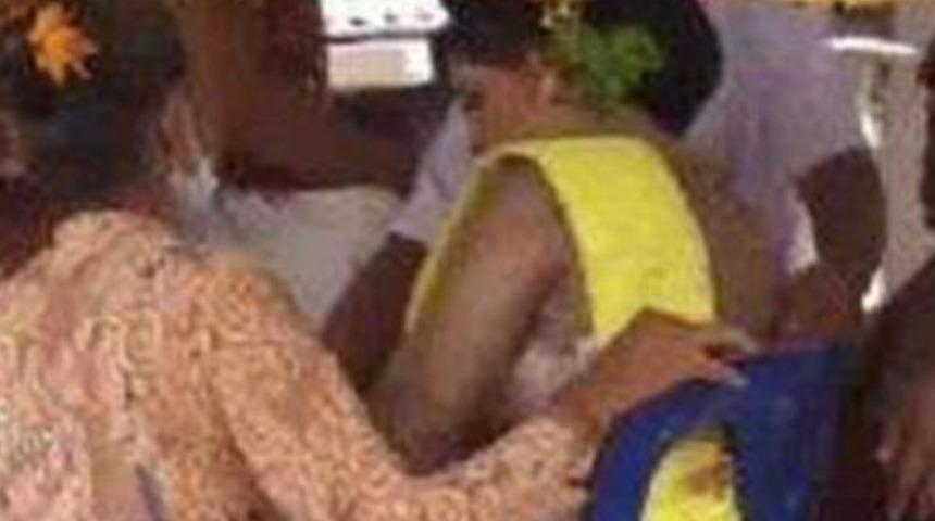 Dünya bu düğünü konuşuyor! Damattan ayrılınca tören bıçağıyla evlendi